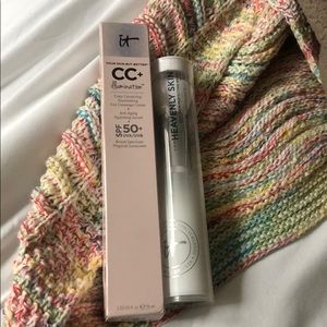 IT Cosmetics CC+ illumination & Brush